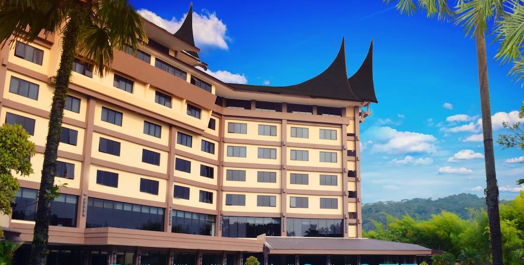بادانج Kyriad Hotel Bumiminang المظهر الخارجي الصورة