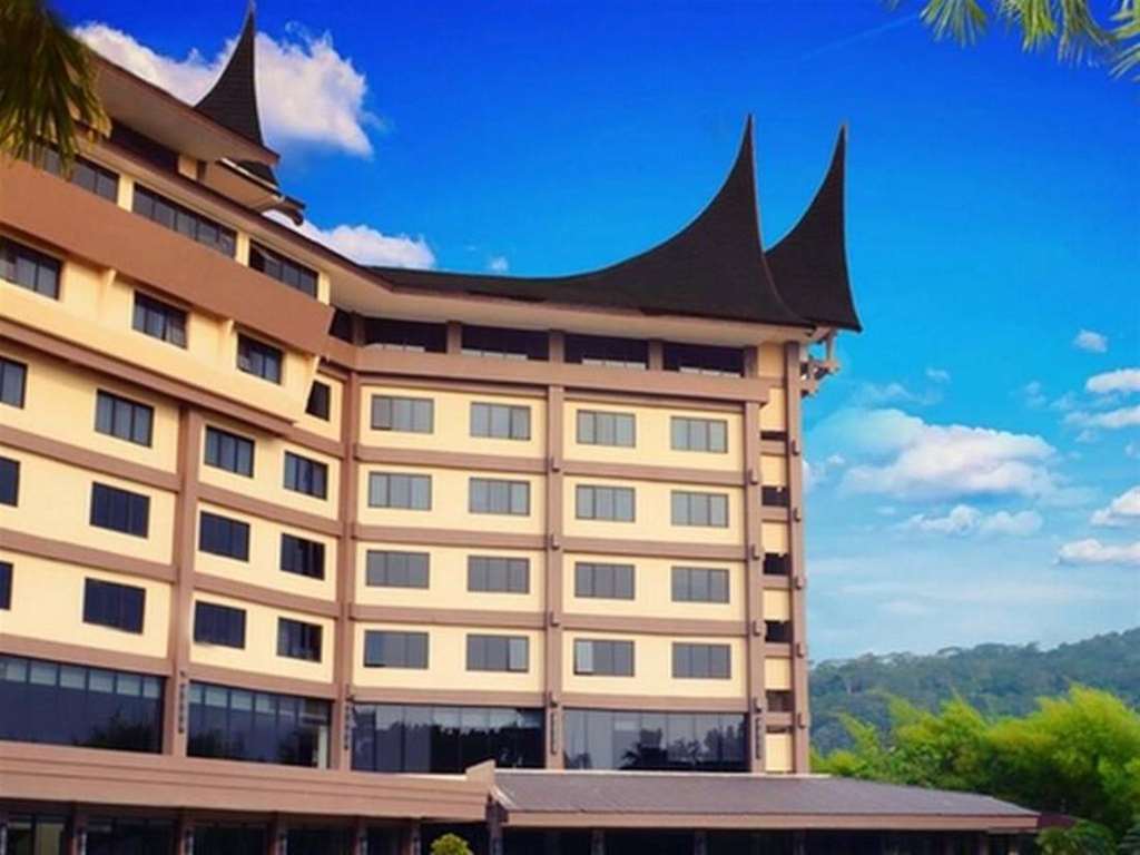 بادانج Kyriad Hotel Bumiminang المظهر الخارجي الصورة
