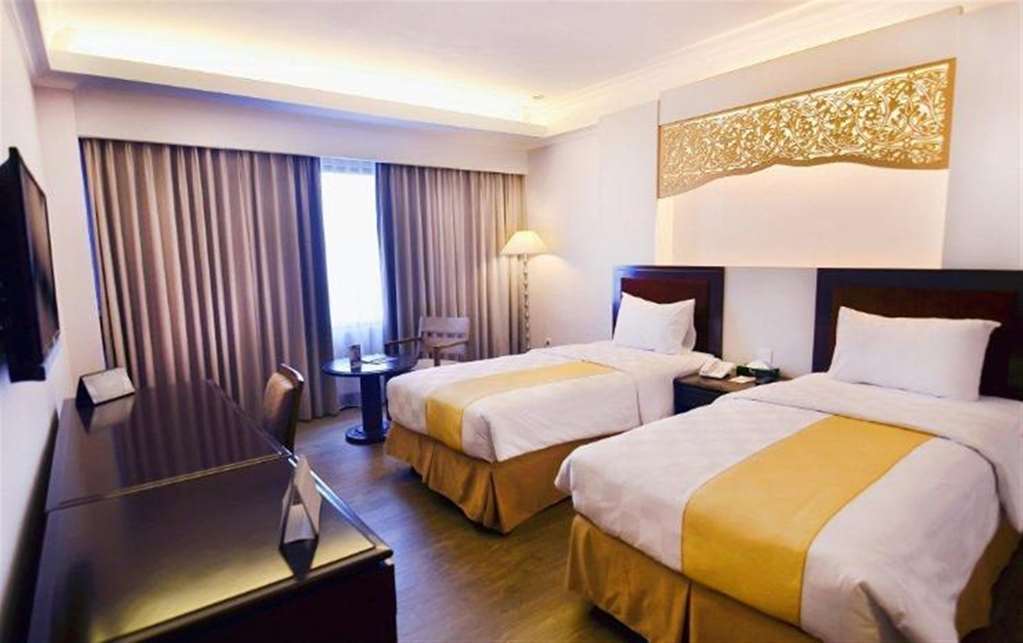 بادانج Kyriad Hotel Bumiminang الغرفة الصورة